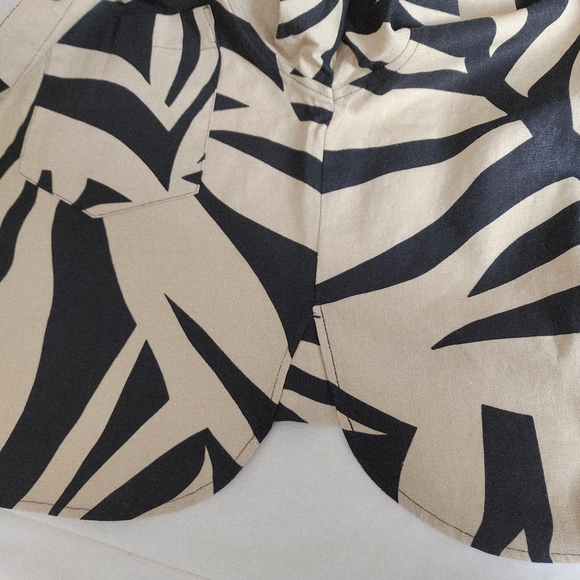 Joie Black and Cream Patterned Top - Picture 10 of 12